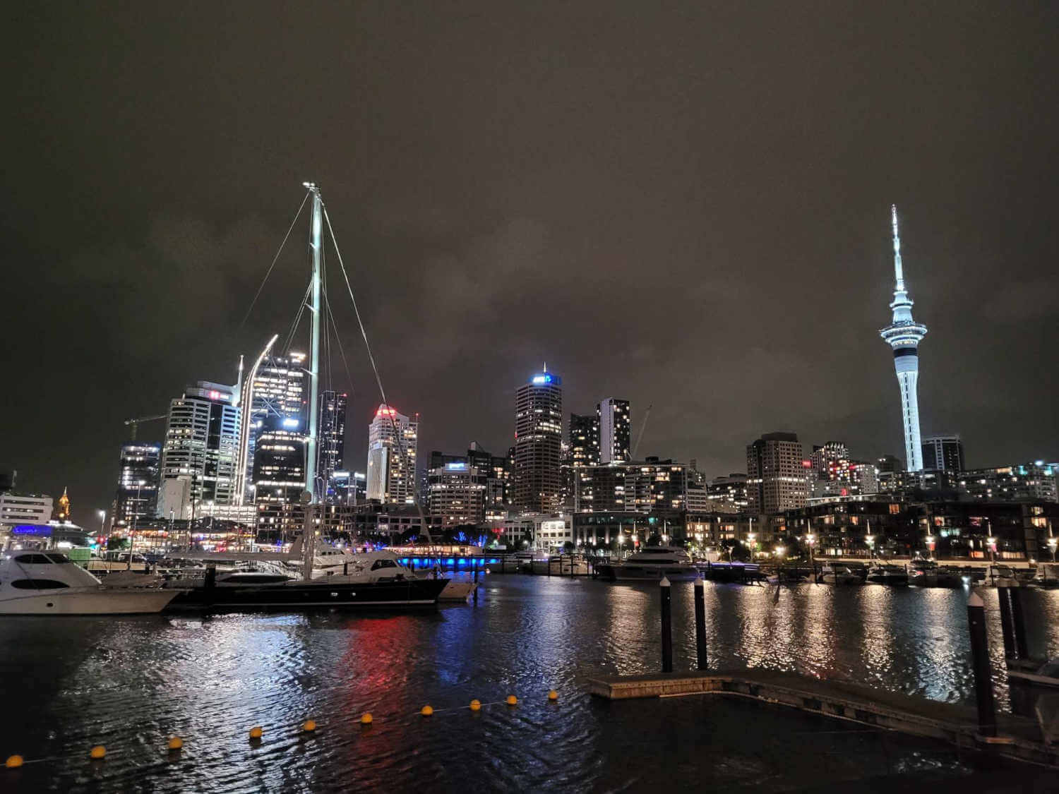 Auckland Skyline bei Nacht