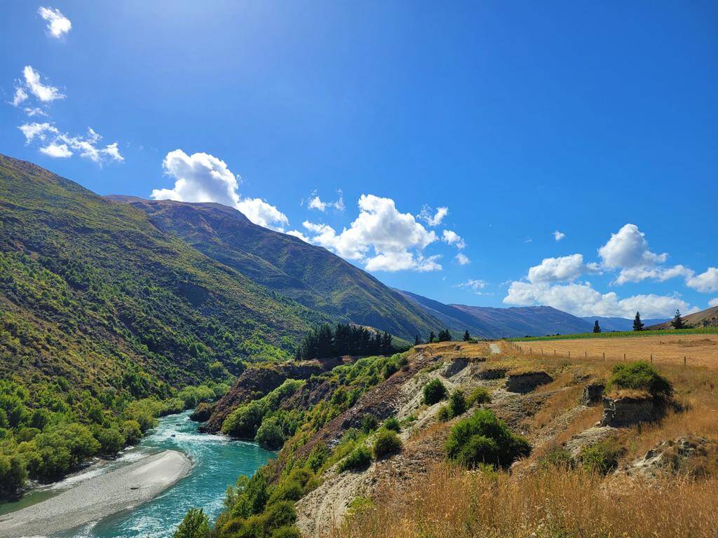 Fahrrad-Tour durch das Gibbston Valley mit Blick auf den Kawarau River