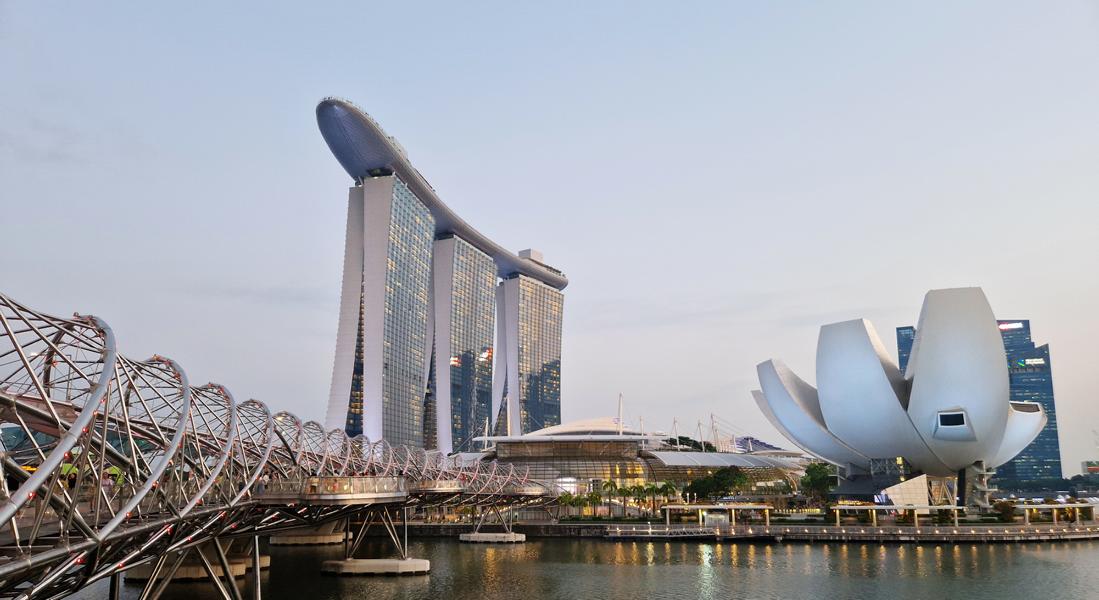 Bayfront in Singapur: Helix Bridge und Marina Bay Sands Bayfront in Singapur: Helix Bridge und Marina Bay Sands