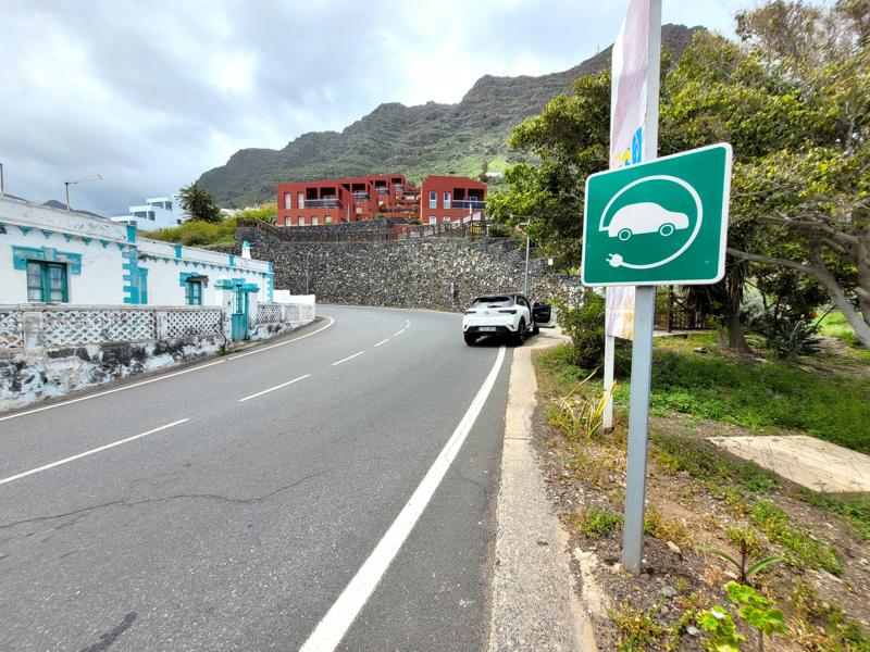 E-Auto oder hybriden Mietwagen auf La Gomera tanken