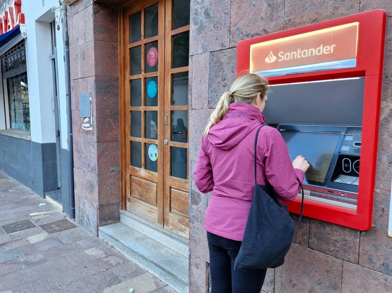 Geld abheben am Automaten