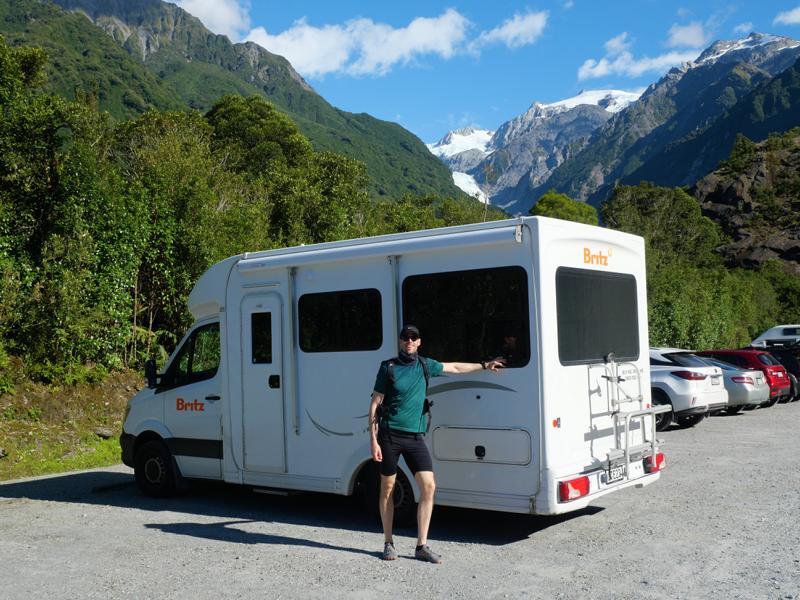 Neuseeland-Rundreise mit Camper vor Bergkulisse